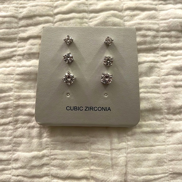 CZ diamond studs in 3 sizes! - Picture 1 of 3